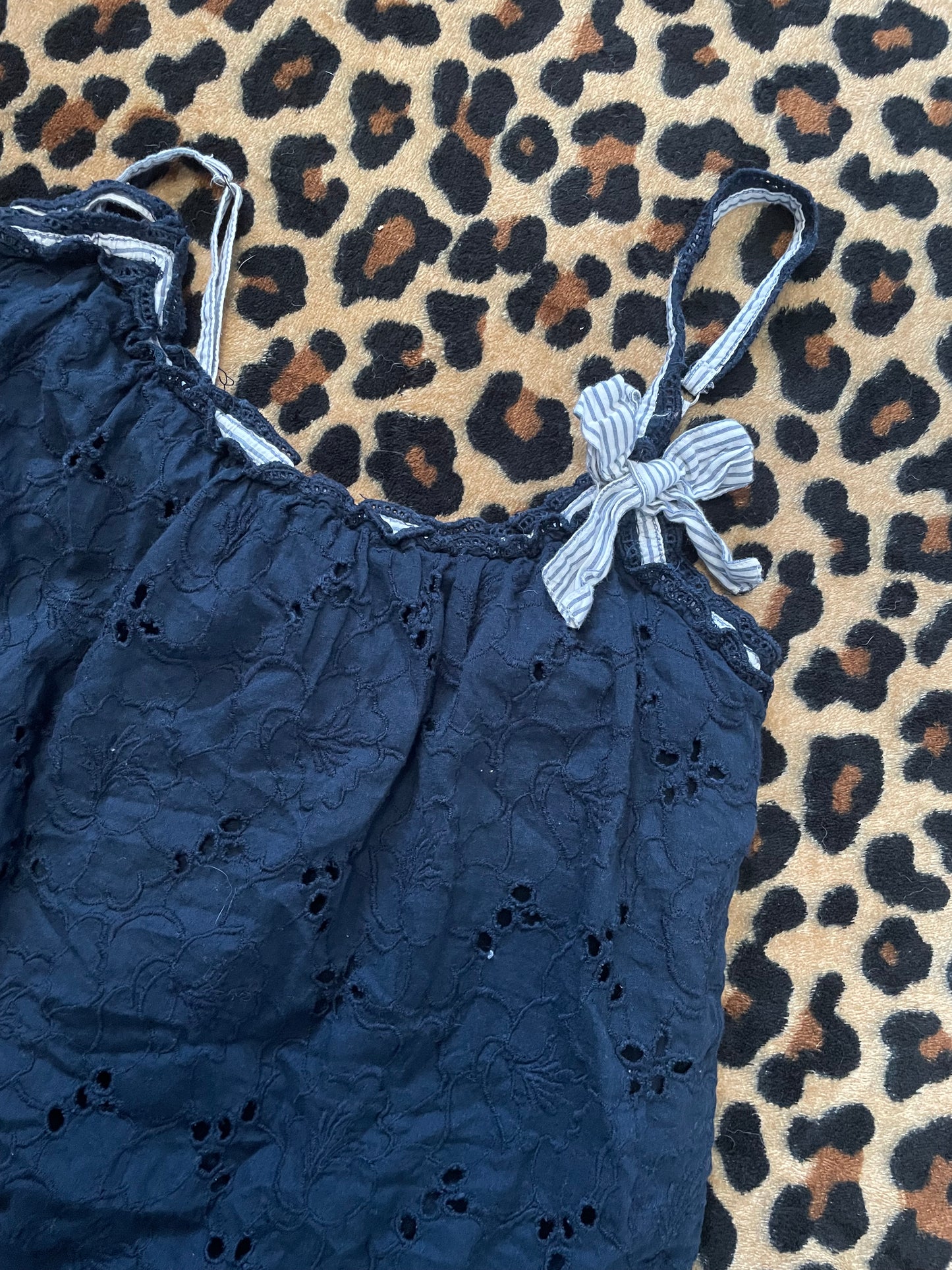 abercrombie cami w/ a bow