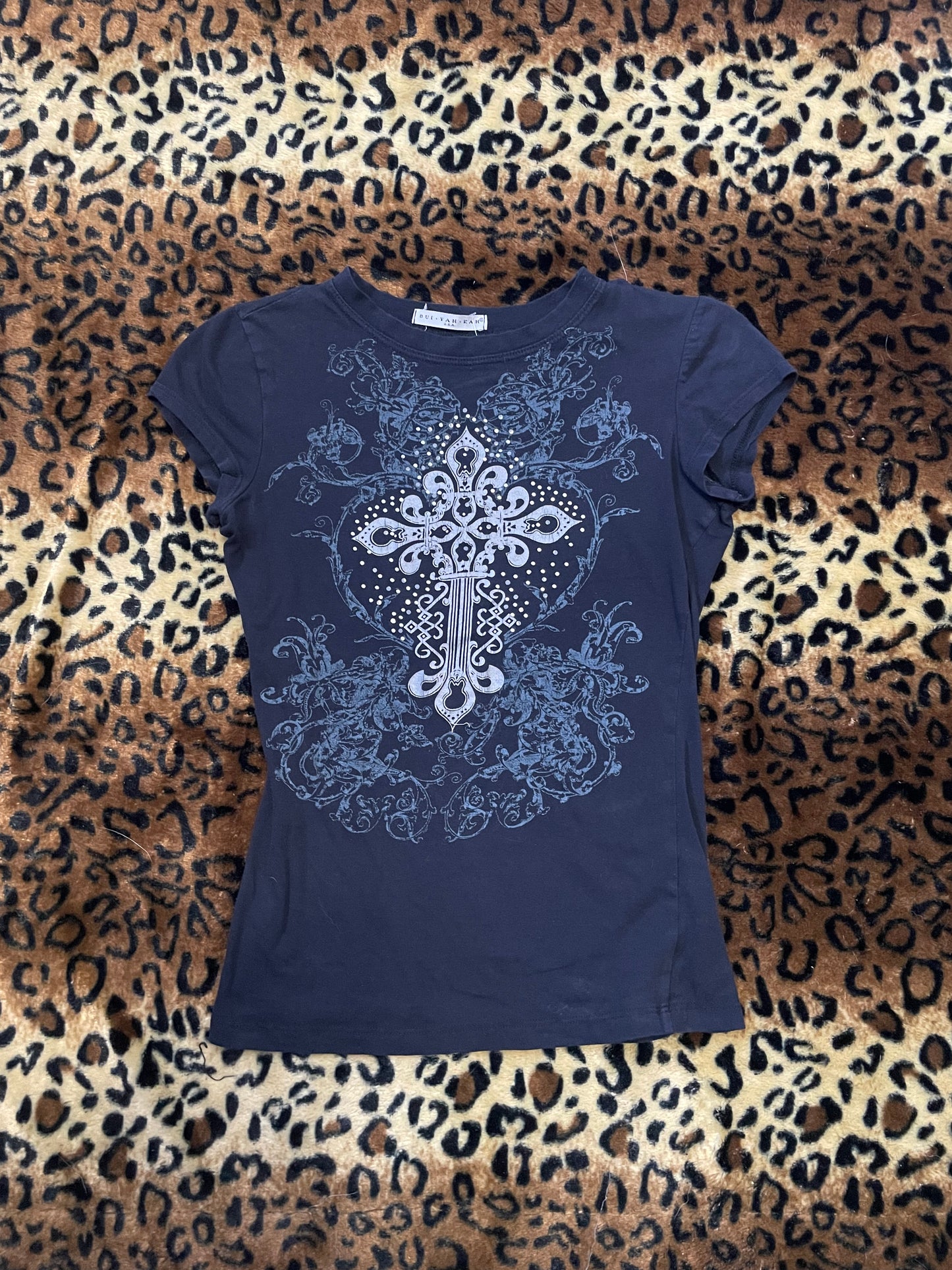 bui yah kah cross tee