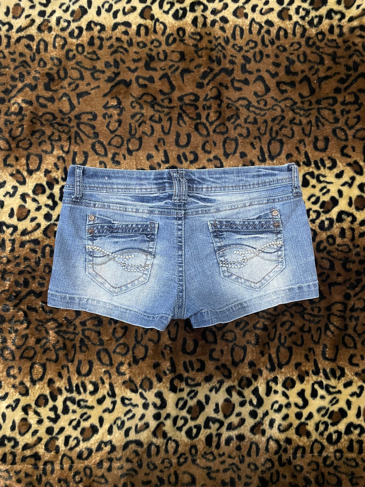 wallflower lowrise pocket mini shorts
