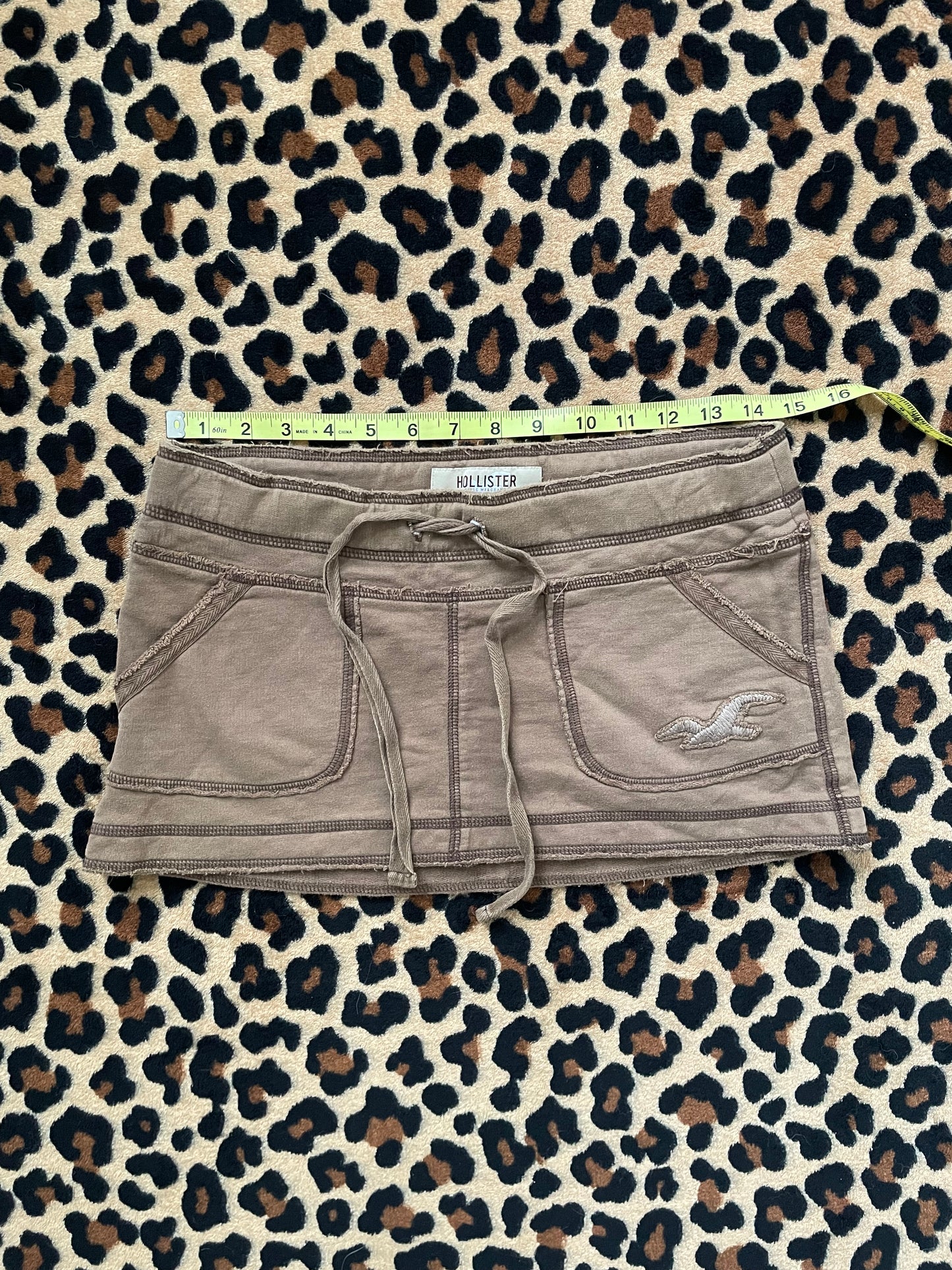 hollister mini skirt