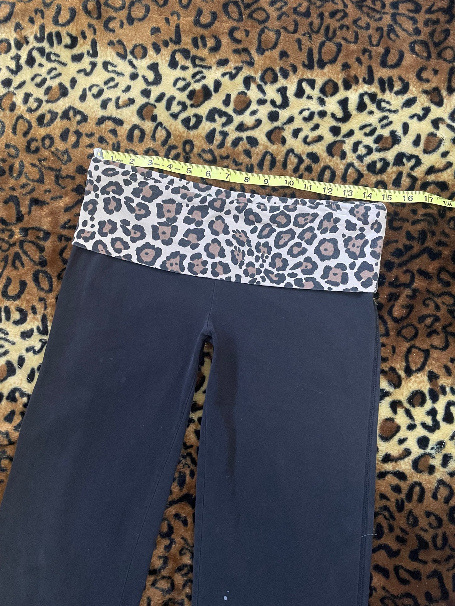 no boundaries lowrise cheetah foldover leggings