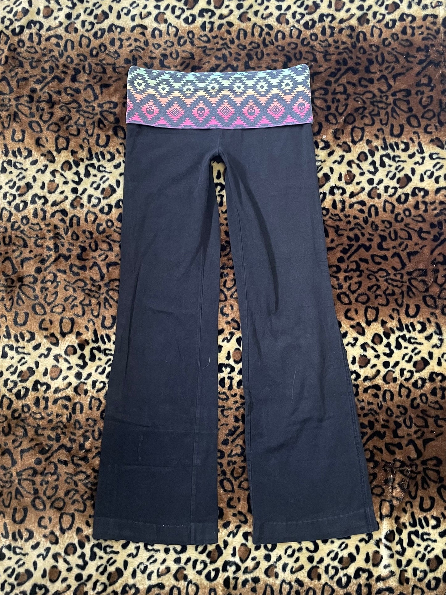 no boundaries skull yoga pants