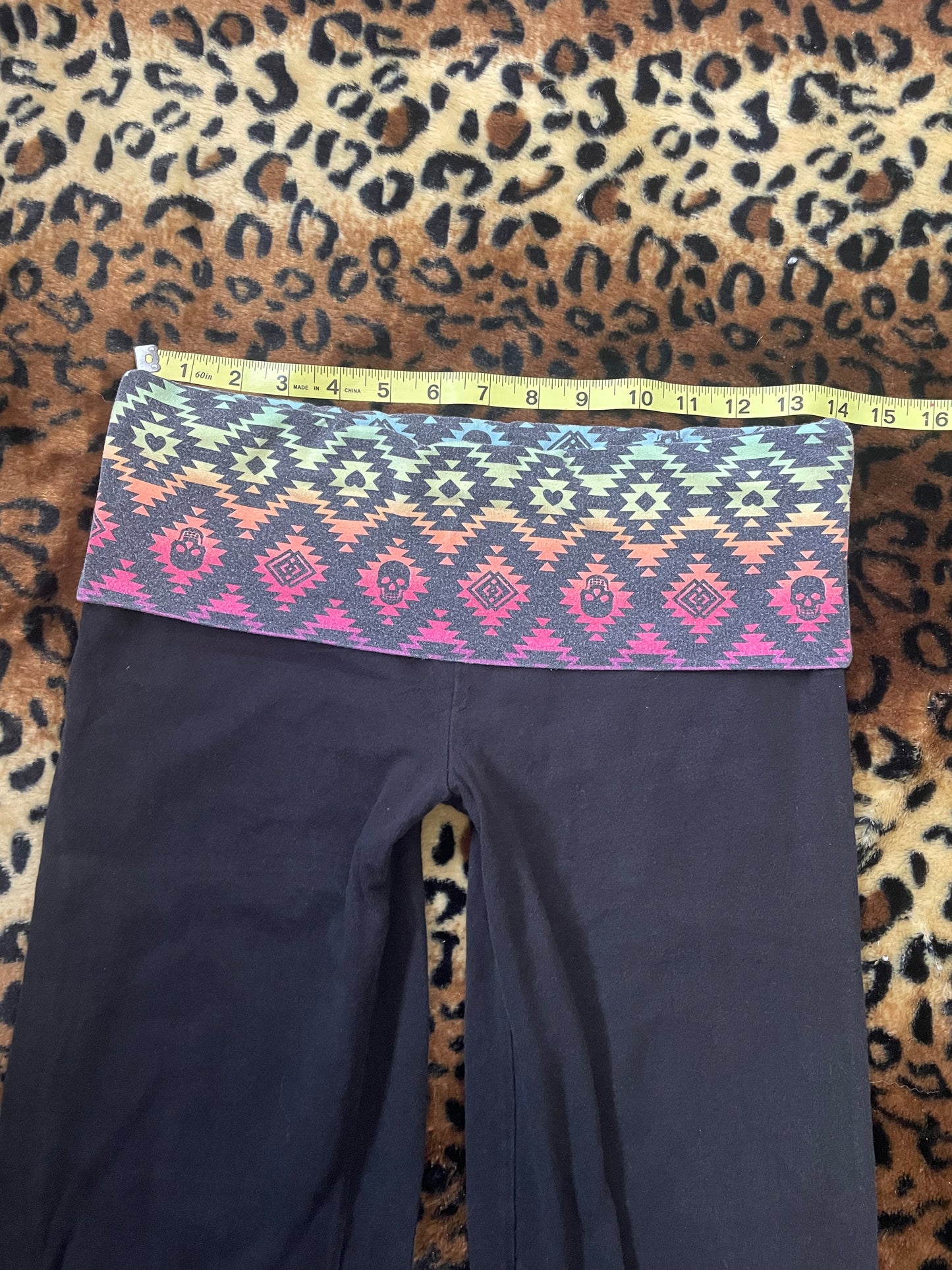 no boundaries skull yoga pants