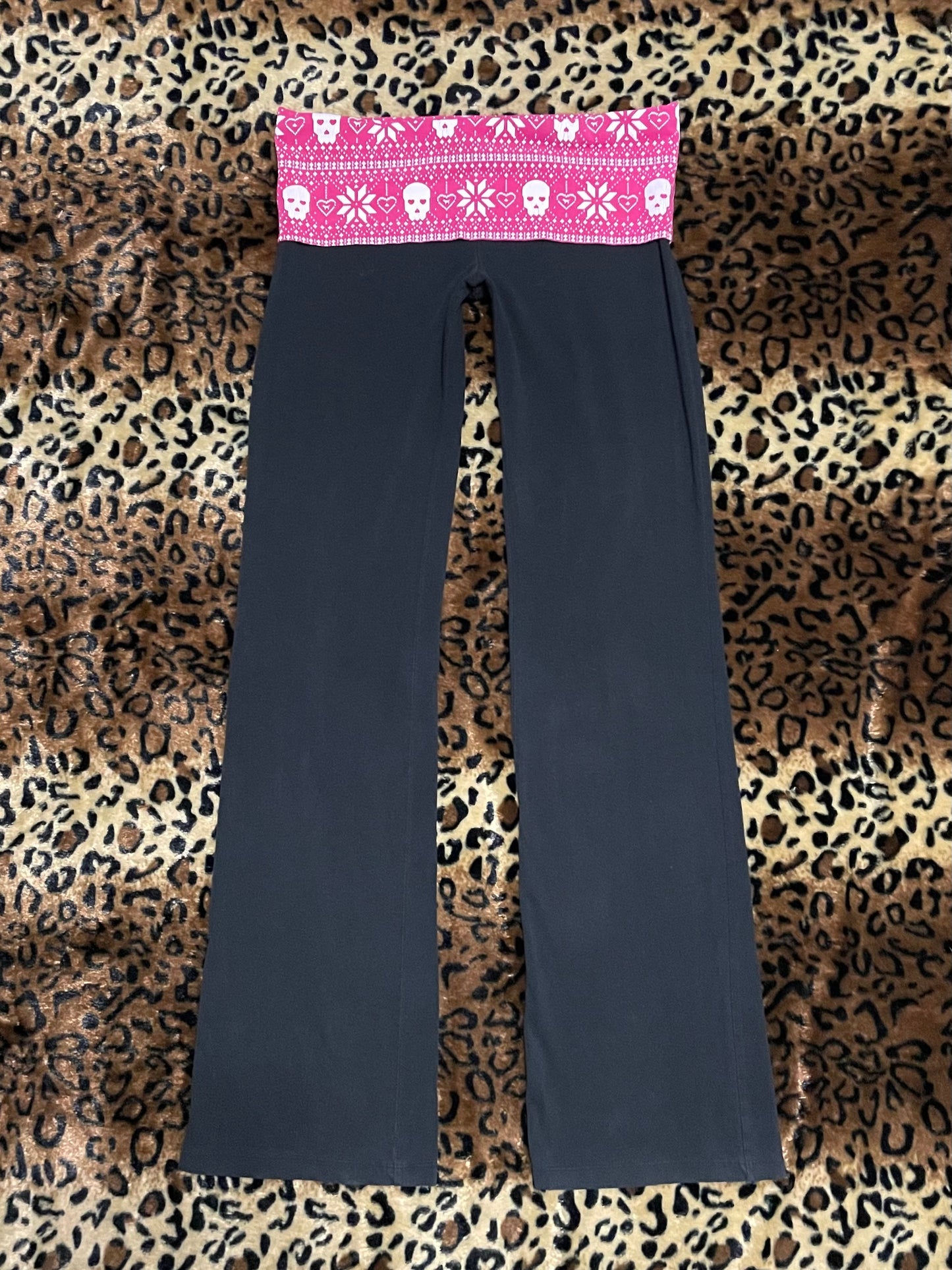 VS Pink skull foldover lowrise flare leggings