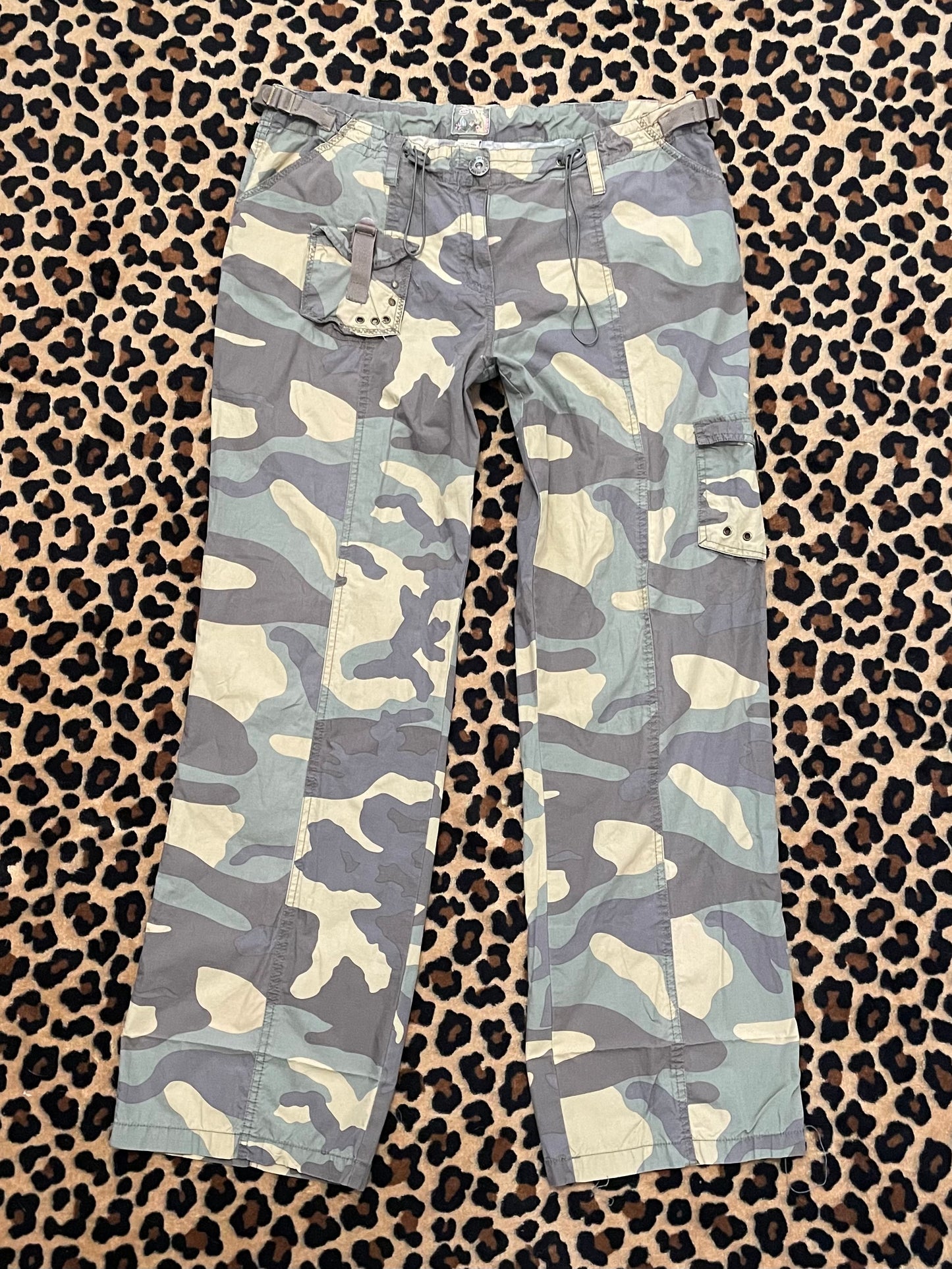 camo lowrise cargo pants
