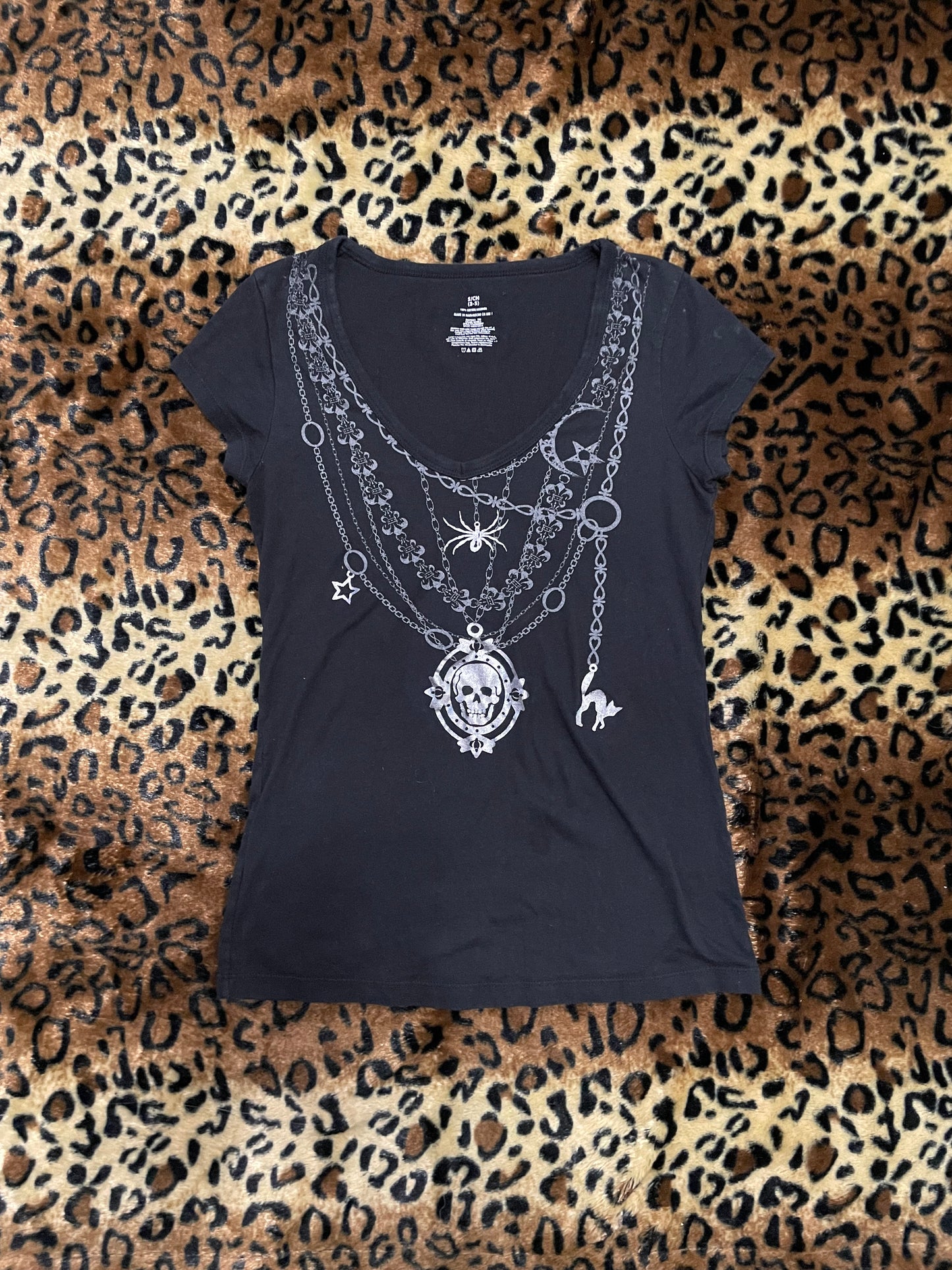 skull chain necklace design tee