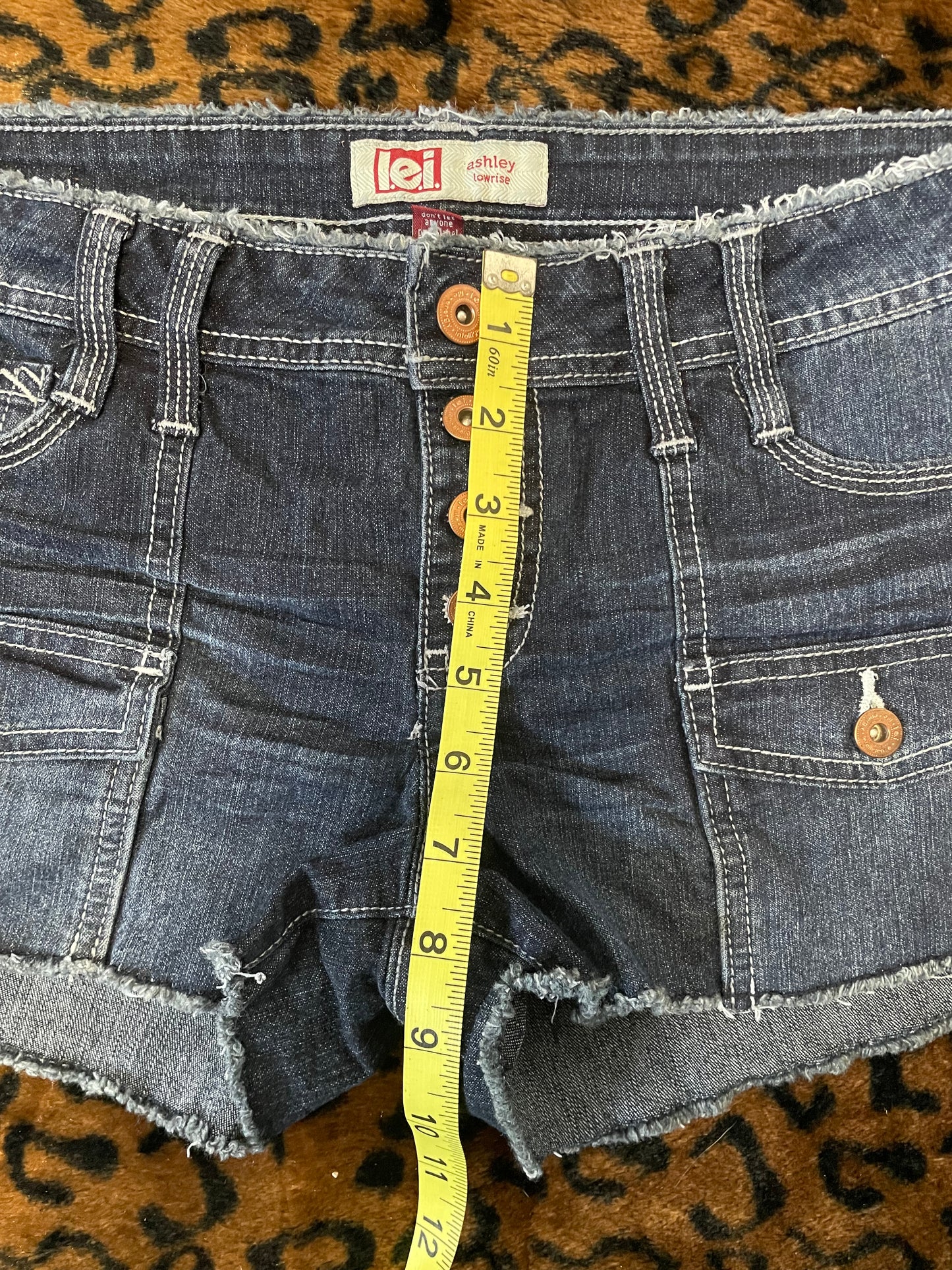 LEI lowrise cargo mini shorts