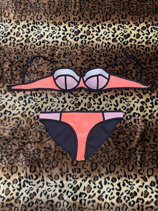 THE triangl swim set