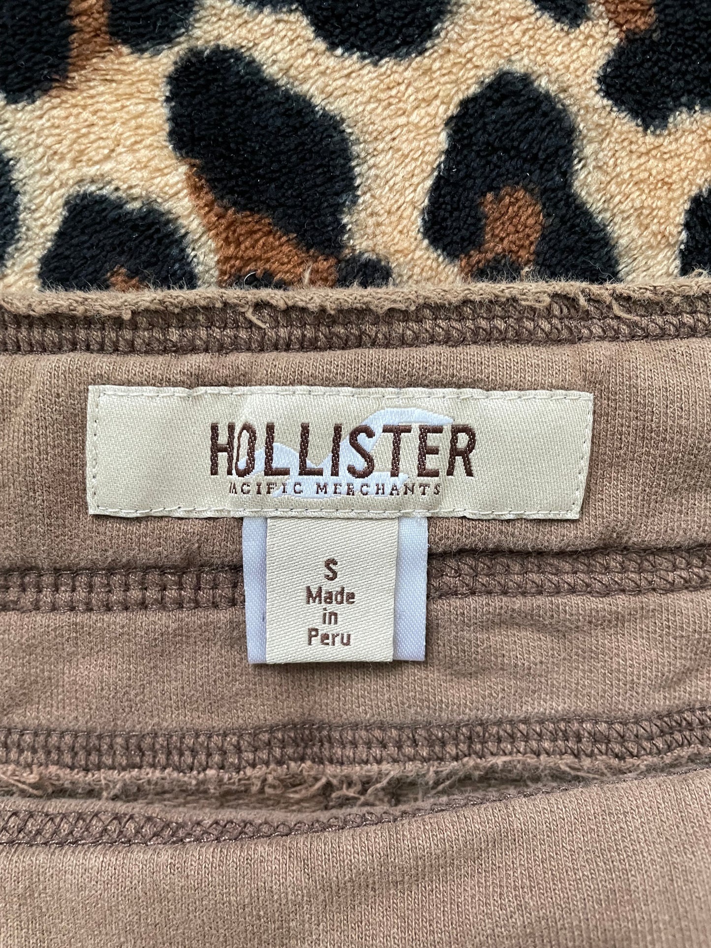 hollister mini skirt