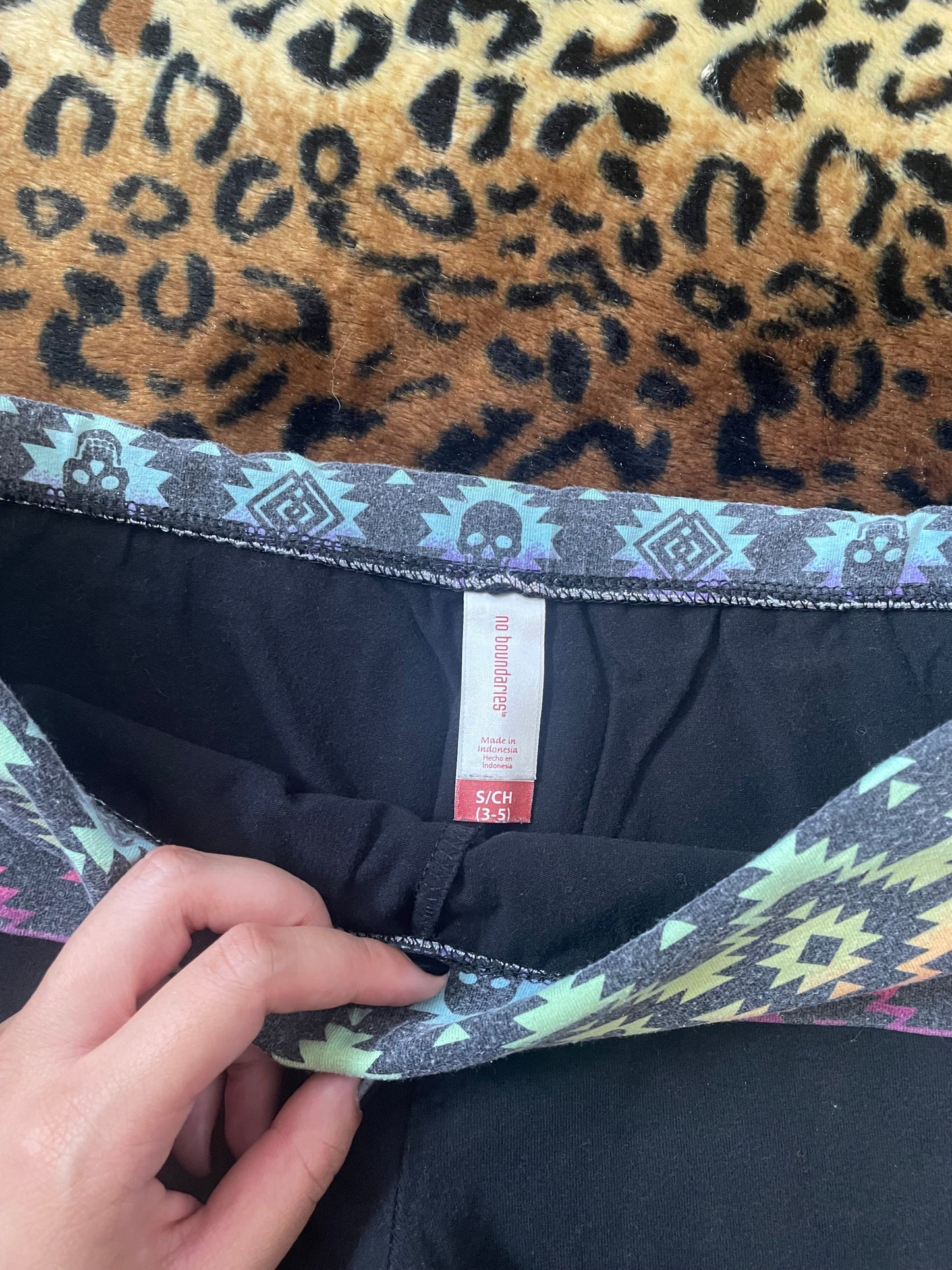 no boundaries skull yoga pants