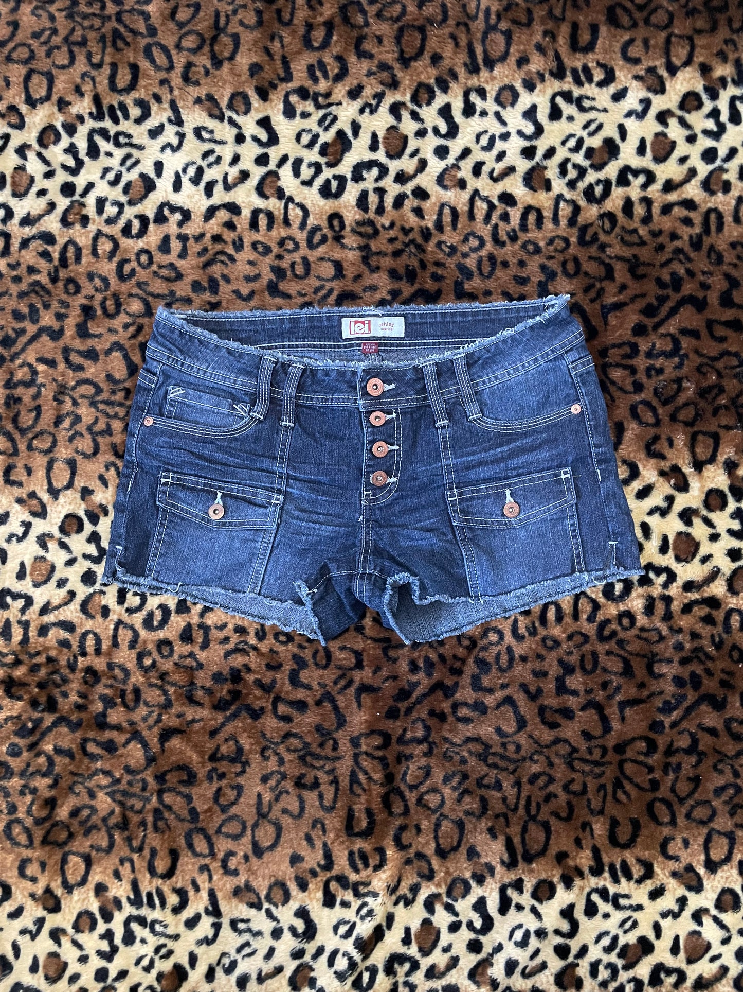 LEI lowrise cargo mini shorts