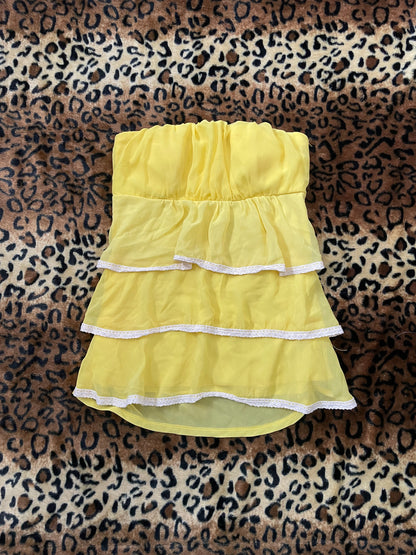 ruffled tube top w/ a lace trim