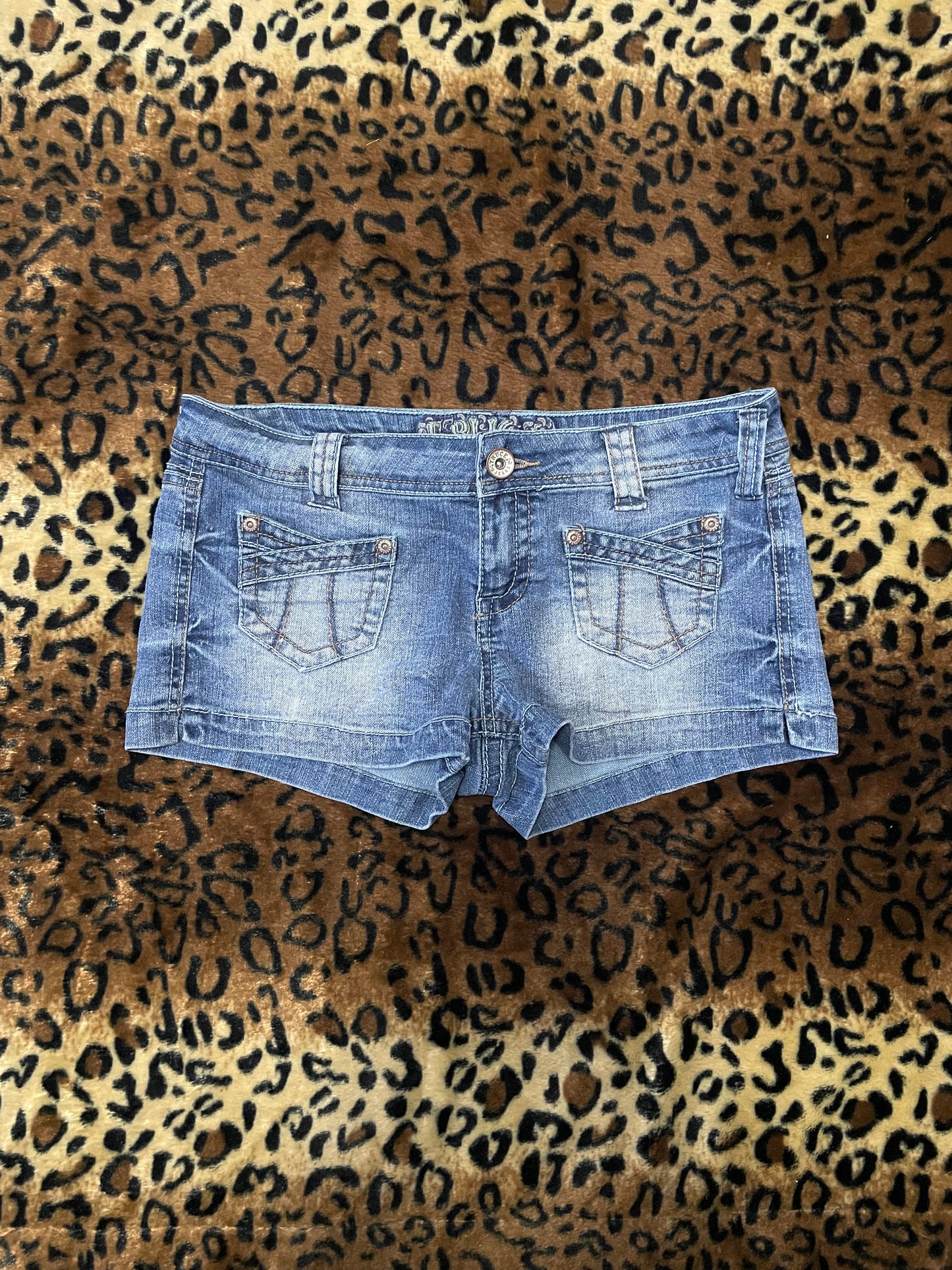 wallflower lowrise pocket mini shorts