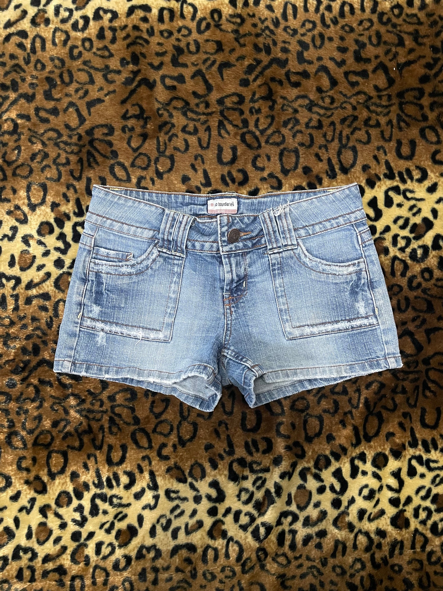 no boundaries lowrise mini shorts