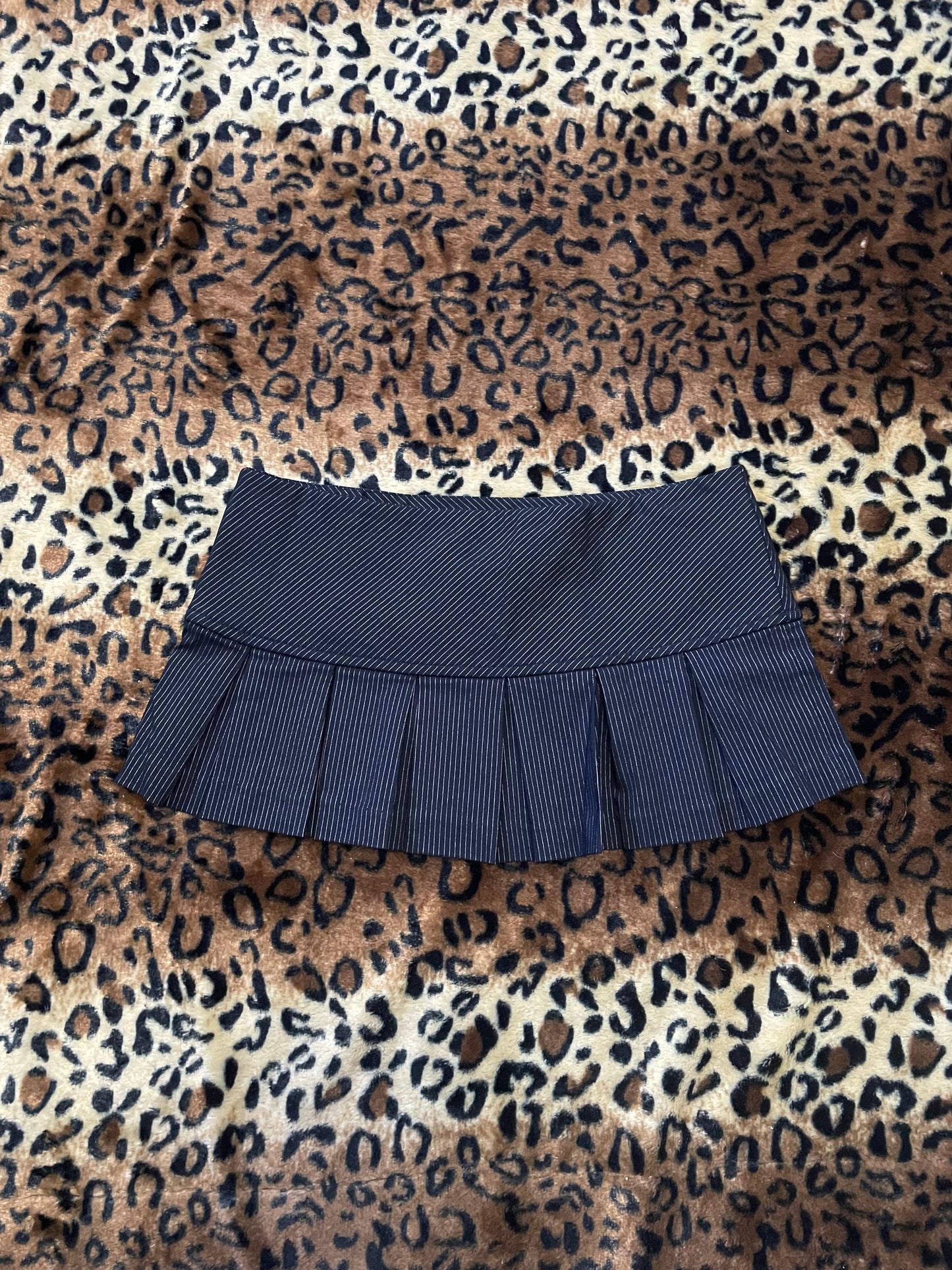 charlotte russe pinstripe pleated mini skirt