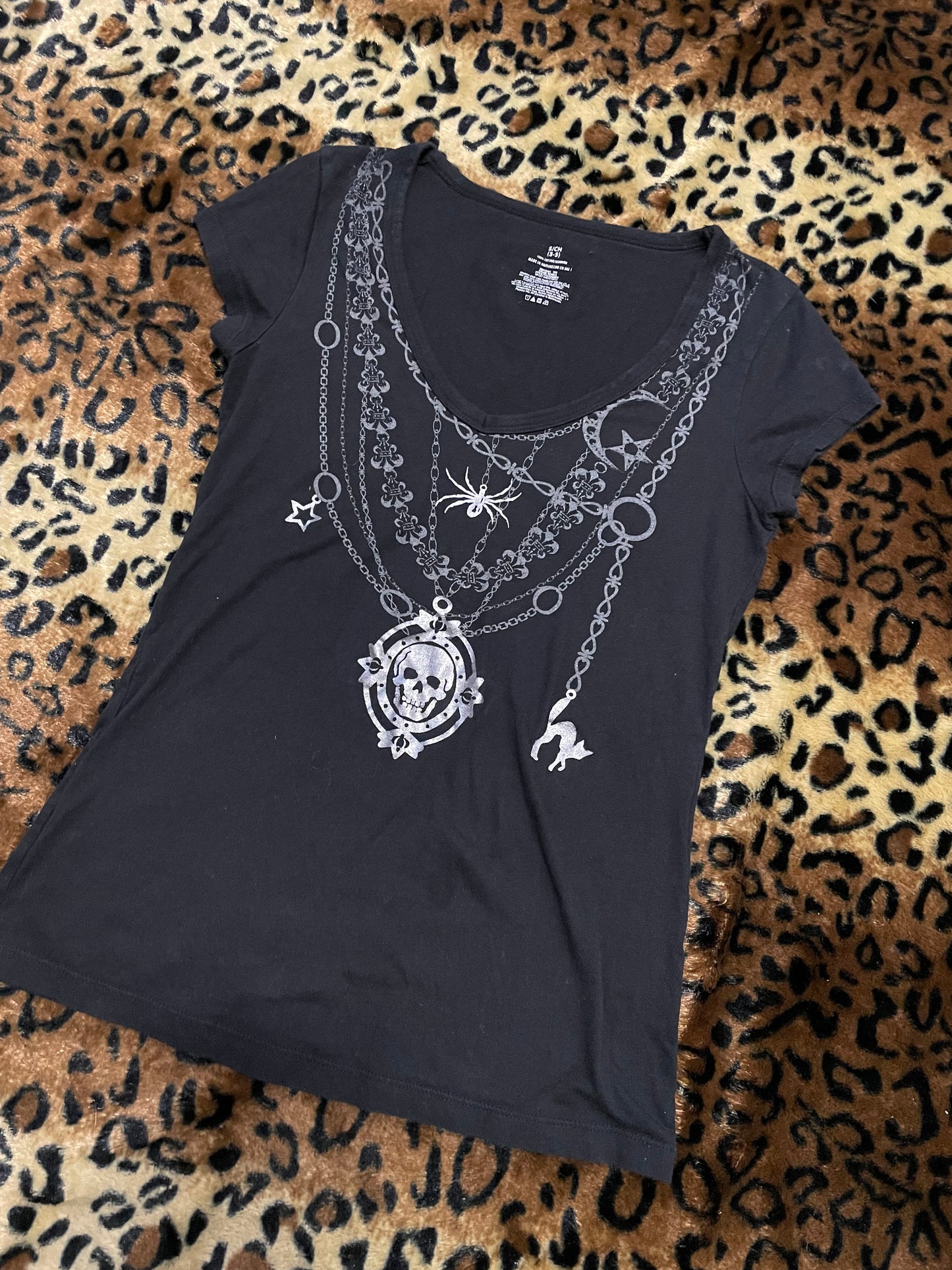 skull chain necklace design tee
