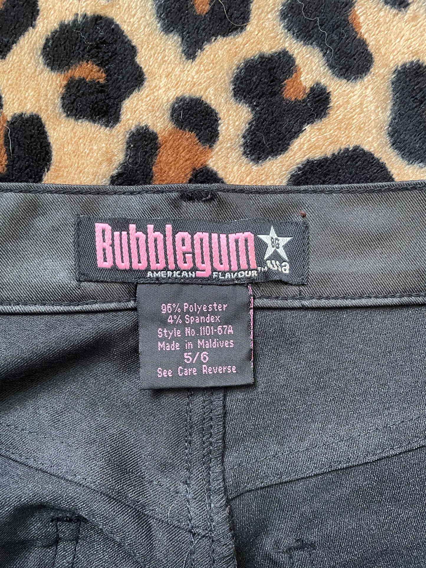 bubblegum shiny/ leather low rise pants