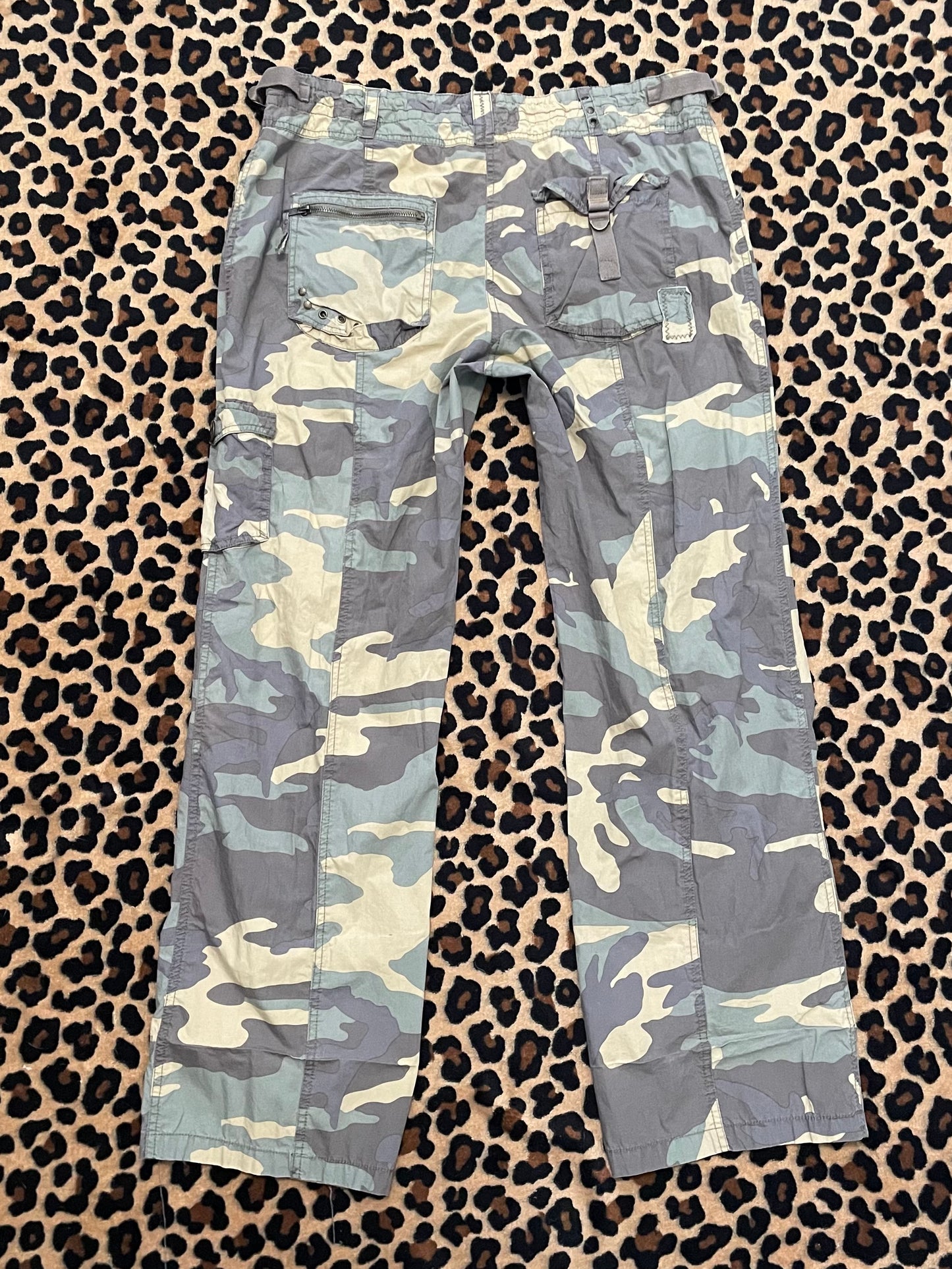 camo lowrise cargo pants